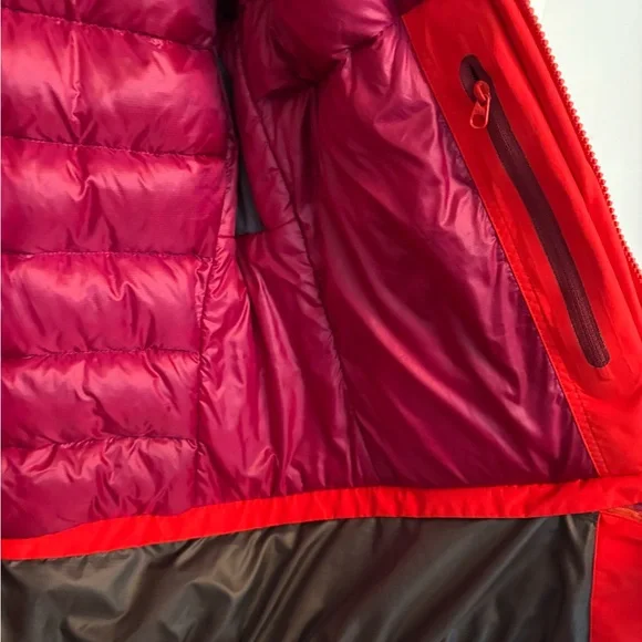 Arc’teryx Women's Red Jacket Medium Insulated Beta AR Puffer Gortex Snow Coat - Picture 10 of 12